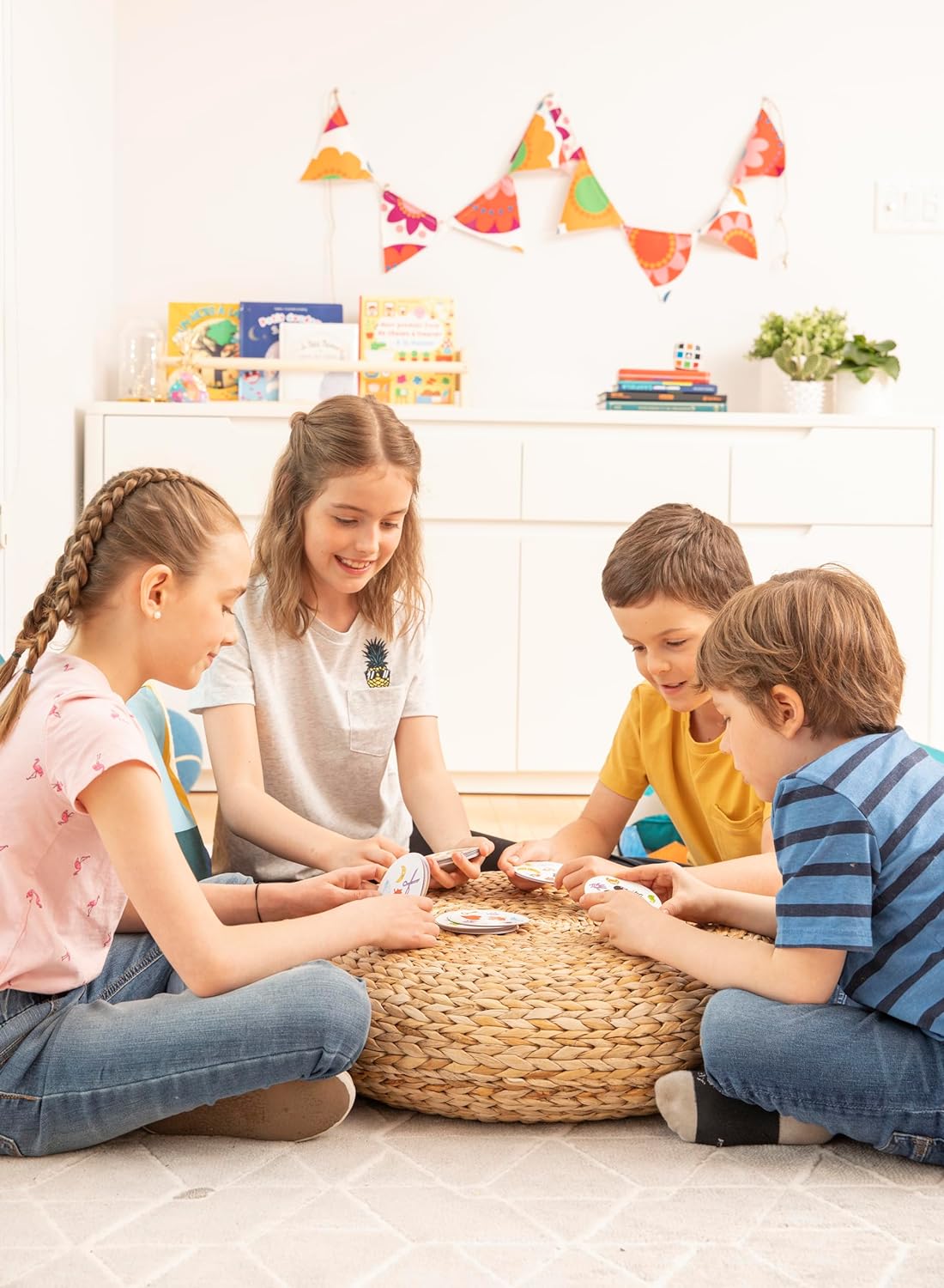 Asmodee: Dobble, Eco-Sleeve, Divertente Gioco da Tavolo per Tutta la Famiglia, 2-8 Giocatori, 6+ Anni, Edizione in Italiano