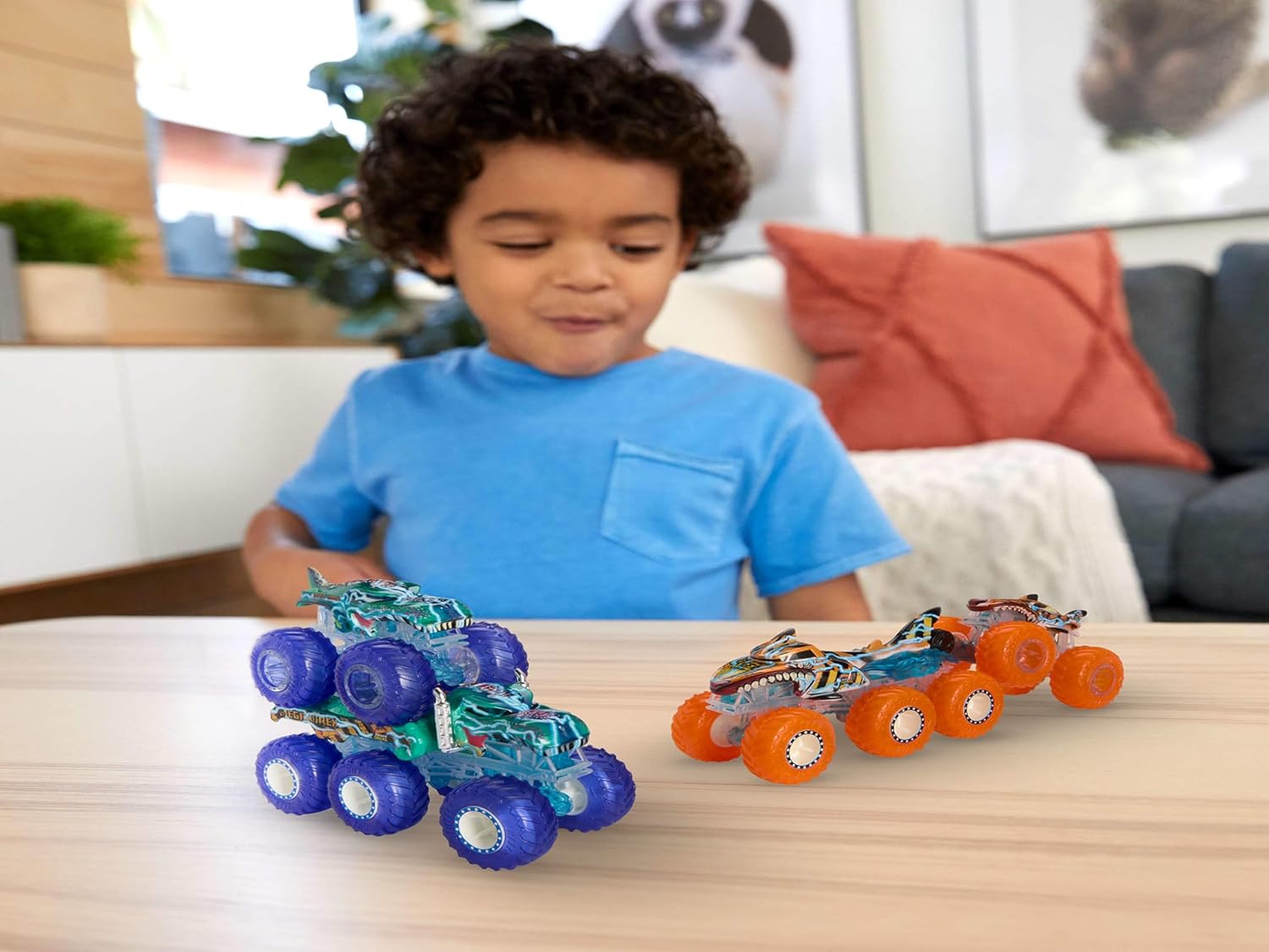 Hot Wheels Monster Trucks Toy Truck & Big Rig Multipack, 1:64 Scale Mega-Wrex & Tiger Shark with Big Rigs in Matching Power Smashers Deco, HYJ29