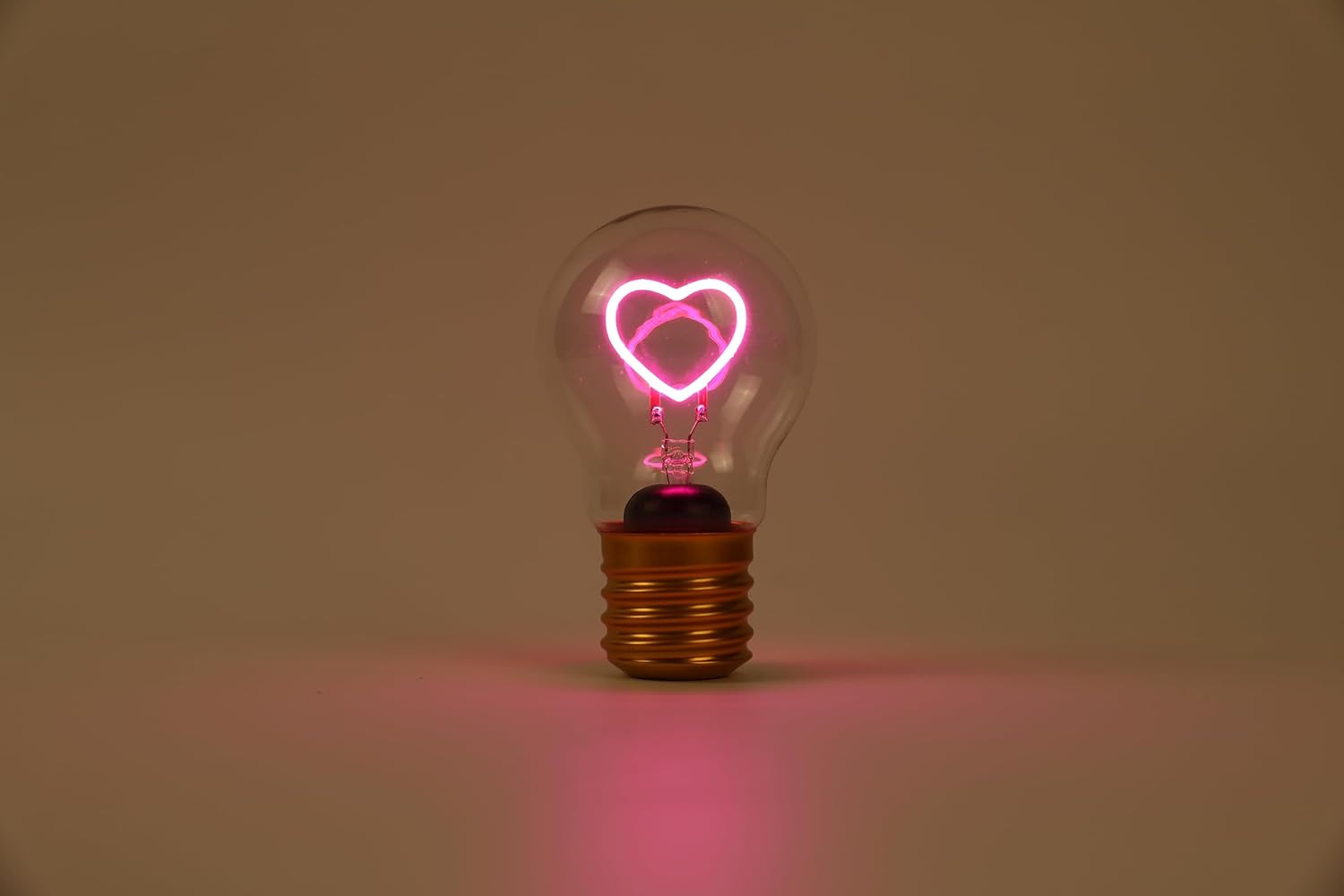 I-TOTAL® - Decorative Light Bulb Shape with Stylish LED Design - USB Charging, Elegant Gift Idea - HEART