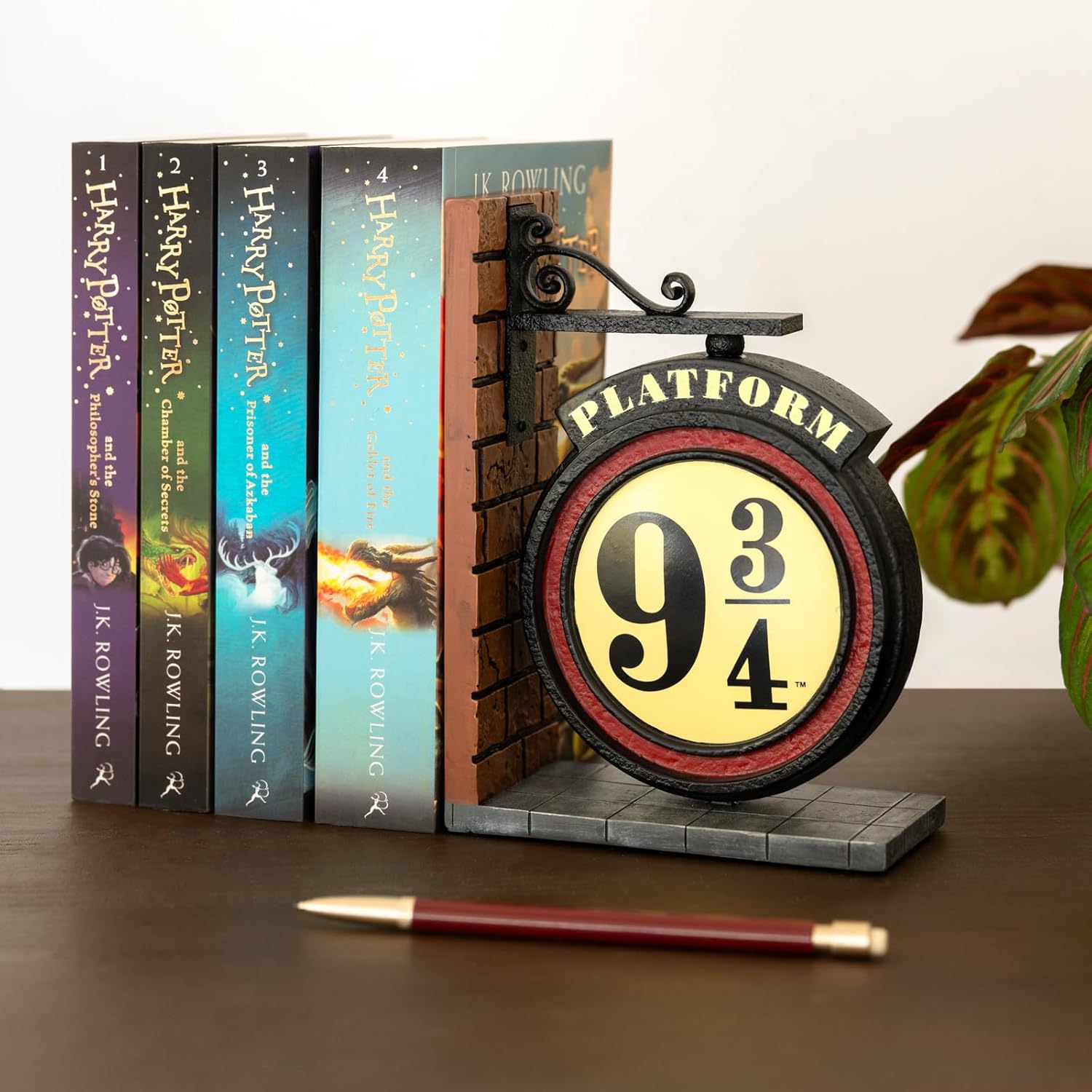Grupo Erik Buchstütze Harry Potter Buchständer Harry Potter Gleis 9 3/4 Buchstütze Kinder und Erwachsene 13 x 18 x 6,6 cm Offizieller Harry Potter Fanartikel