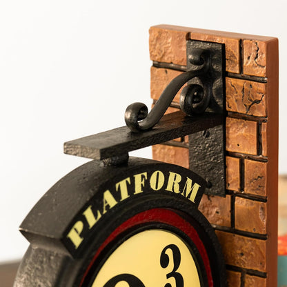 Grupo Erik Buchstütze Harry Potter Buchständer Harry Potter Gleis 9 3/4 Buchstütze Kinder und Erwachsene 13 x 18 x 6,6 cm Offizieller Harry Potter Fanartikel