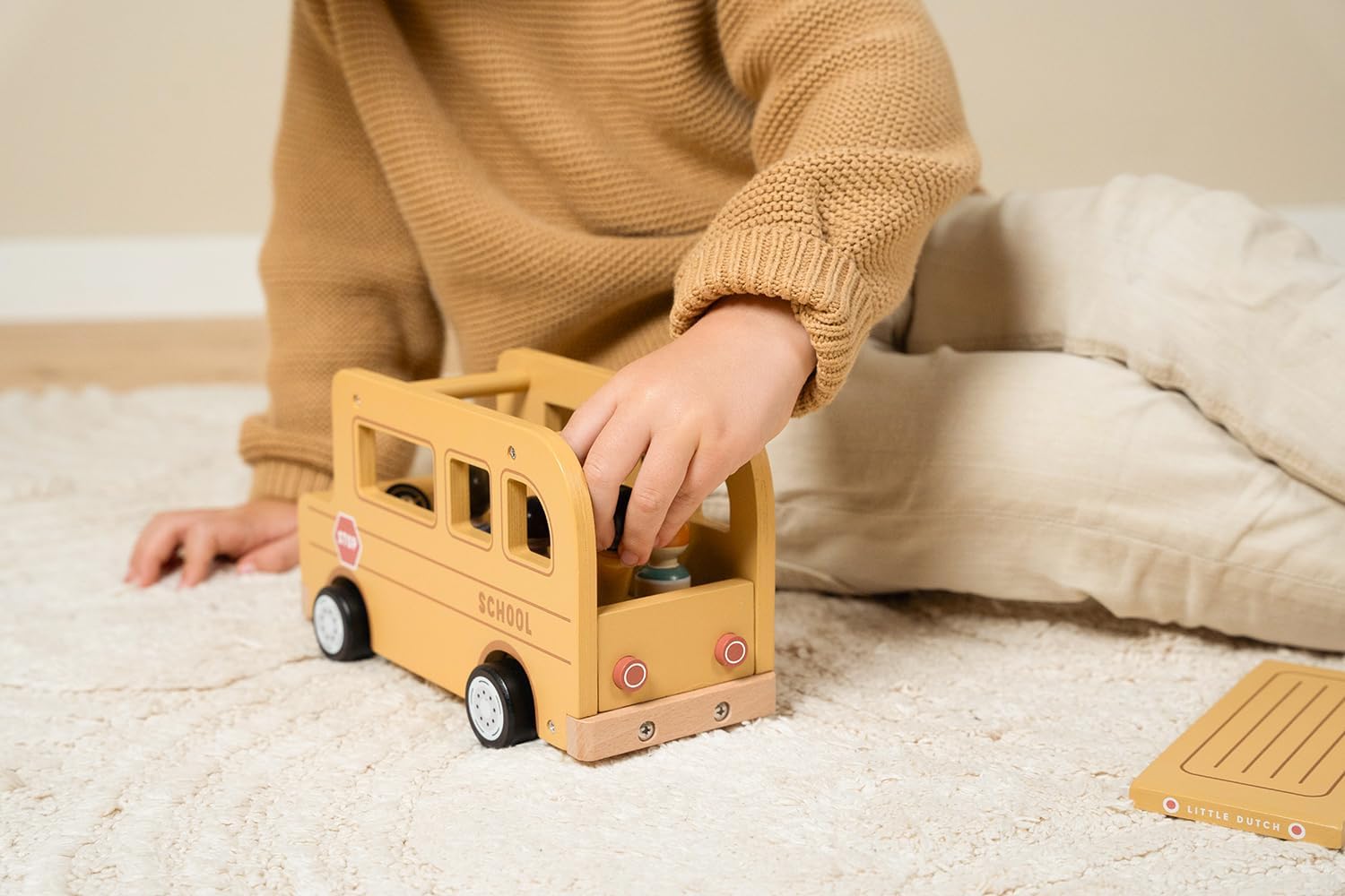 Little Dutch - Schoolbus met poppetjes FSC