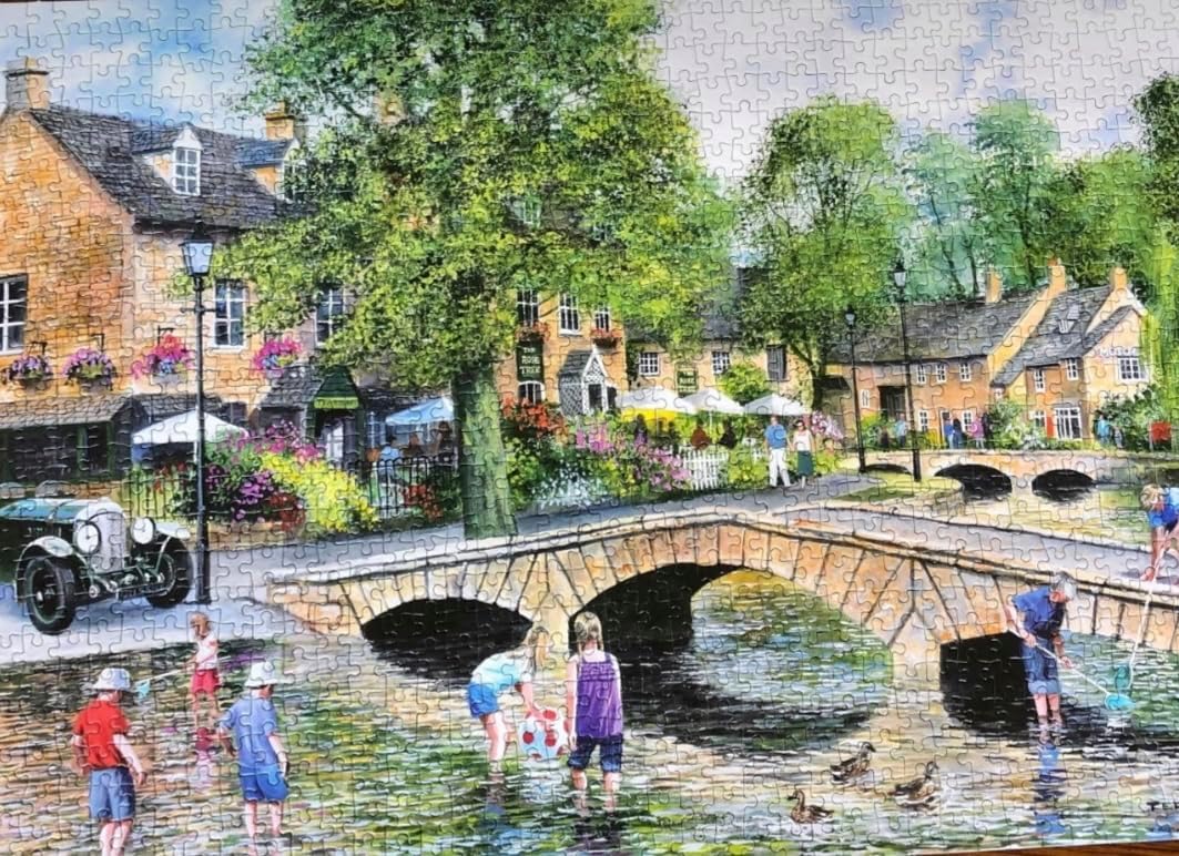 Bourton-on-the-Water | 1000 Piece Jigsaw Puzzle | British Countryside Town | Sustainable Jigsaw Puzzle for Adults | Premium 100% Recycled Board | Great Gift for Adults | Gibsons Games