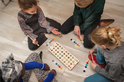 BS Toys Formen treffen - Schnelles und aufregendes Formen-Matching-Spiel - Stärkt Konzentration und Koordination - Für Kinder ab 3 Jahren und älter - 2-4 Spieler
