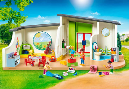 PLAYMOBIL MyLife 71601 Kinderdagverblijf 'De regenboog', grote kleuterschoolset met tal van accessoires en een werkende deurbel, gedetailleerd speelgoed voor kinderen vanaf 4 jaar
