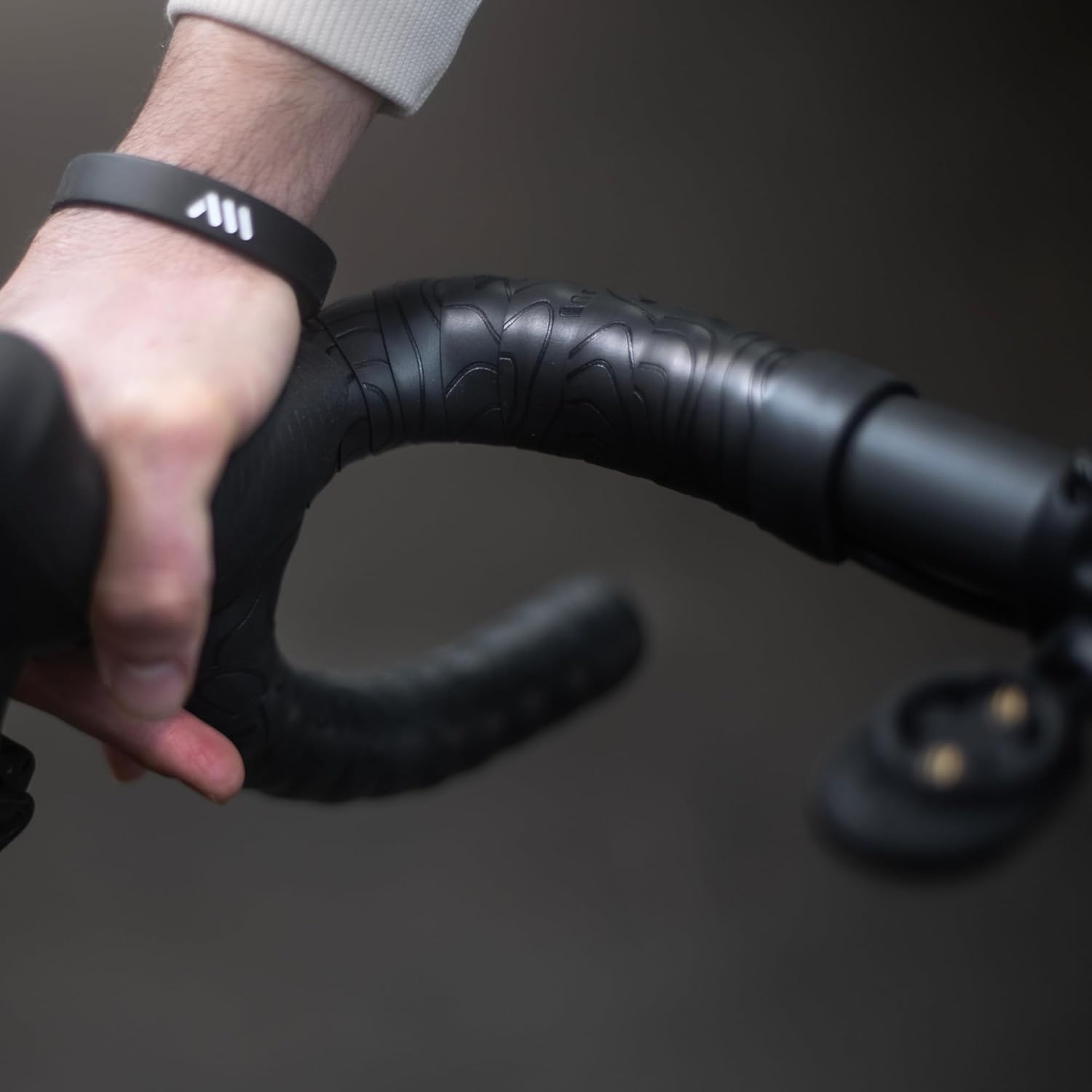 All Mountain Style Lenkerband für Gravel- und Rennrad, Ergonomisch und Komfort, Gel-Polsterung, Rutschfest, Inklusive Lenkerstopfen, Ideal für Straße und Gelände