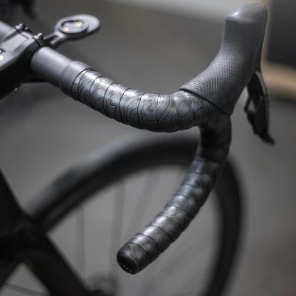 All Mountain Style Lenkerband für Gravel- und Rennrad, Ergonomisch und Komfort, Gel-Polsterung, Rutschfest, Inklusive Lenkerstopfen, Ideal für Straße und Gelände