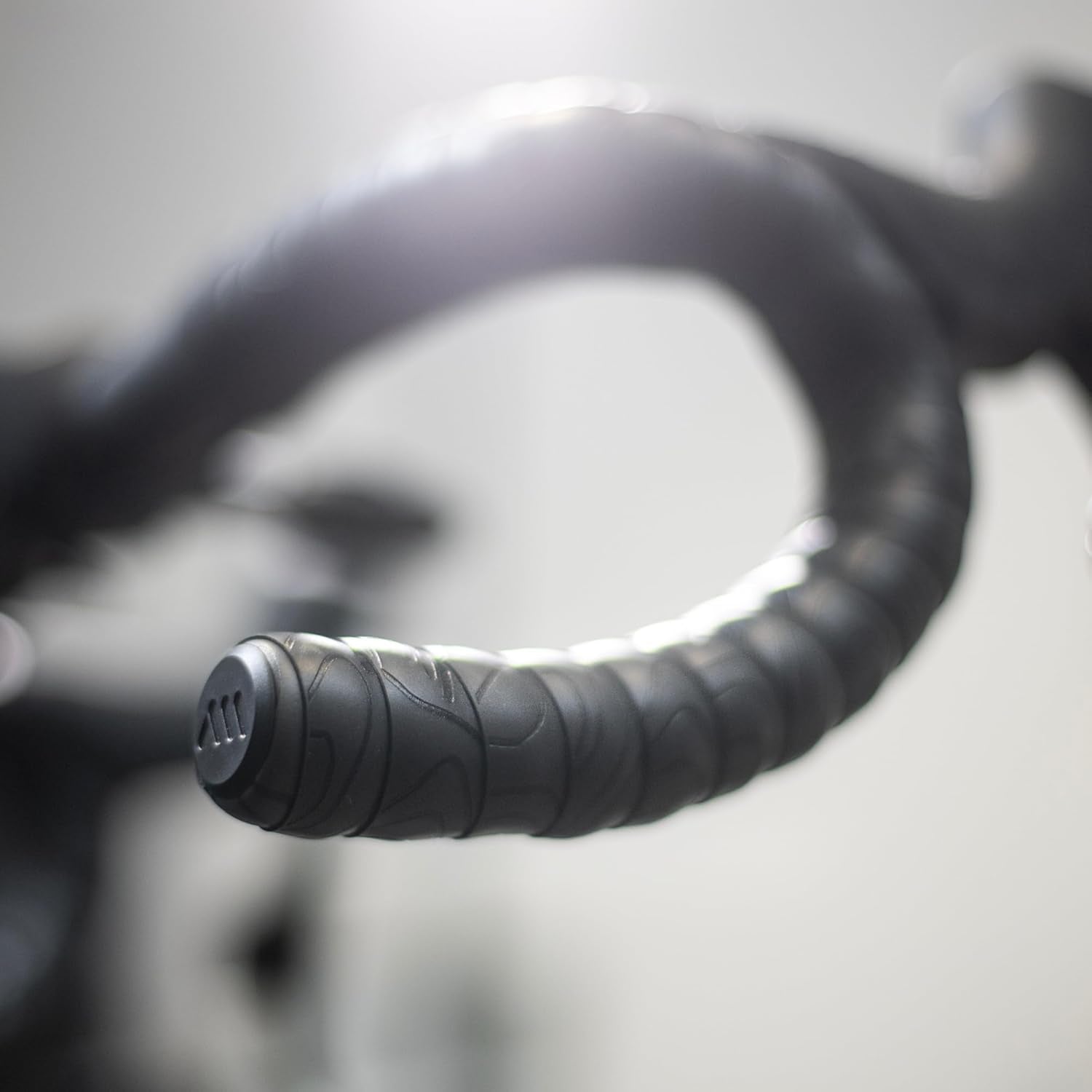 All Mountain Style Lenkerband für Gravel- und Rennrad, Ergonomisch und Komfort, Gel-Polsterung, Rutschfest, Inklusive Lenkerstopfen, Ideal für Straße und Gelände