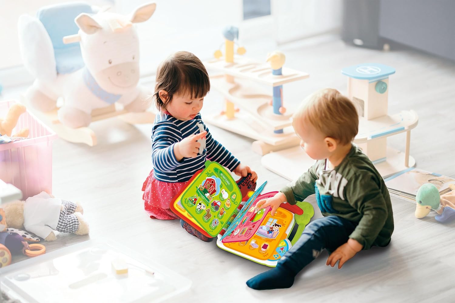 Clementoni - Baby Scopro The World in 100 Interactive, 1 Year Electronic Speaking Book for Children, Educational Book, Bilingual, Tactile Sound, Teaches Italian and English, Learn New Words