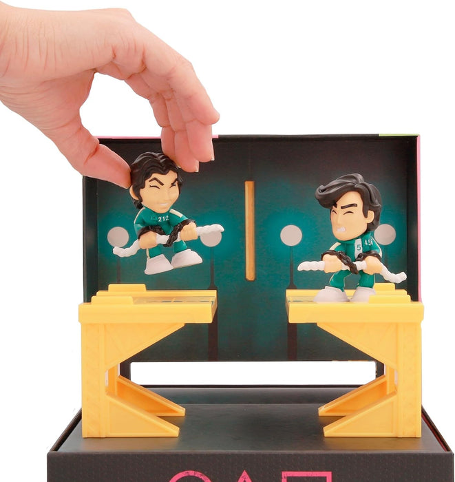 IMC Toys Squid Game Challenge Tug of War, from the Netflix Series, Game Challenges To Play And Display, Includes Mini Set And Figurines, Gift Toy for Adults Age +17