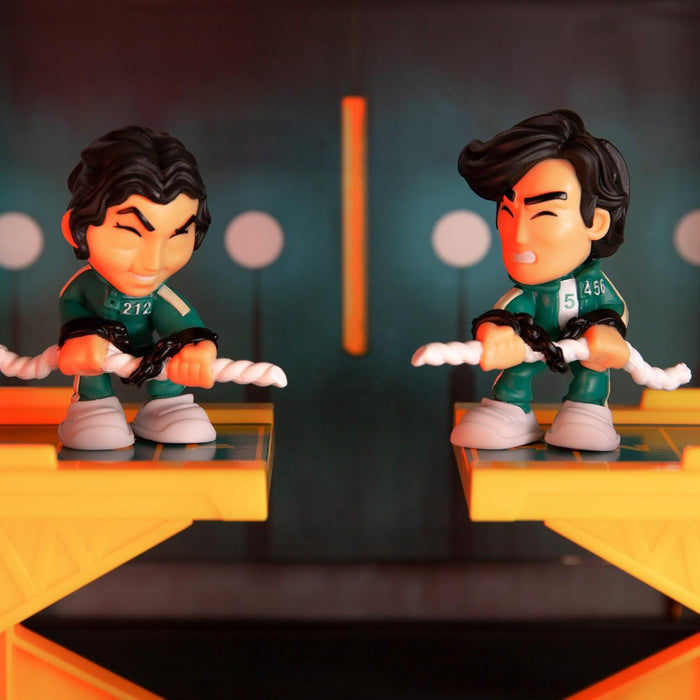 IMC Toys Squid Game Challenge Tug of War, from the Netflix Series, Game Challenges To Play And Display, Includes Mini Set And Figurines, Gift Toy for Adults Age +17