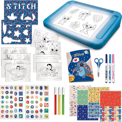 Lisciani - DISNEY STITCH - Projectietekenschool Voor Kinderen Vanaf 5 Jaar - Leer Tekenen met Stitch op een A4 Verlichte Tafel - Inclusief Stencils, Stickers, Geurmarkers en Meer