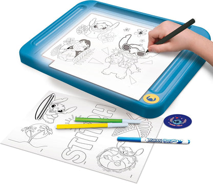 Lisciani - DISNEY STITCH - Projectietekenschool Voor Kinderen Vanaf 5 Jaar - Leer Tekenen met Stitch op een A4 Verlichte Tafel - Inclusief Stencils, Stickers, Geurmarkers en Meer