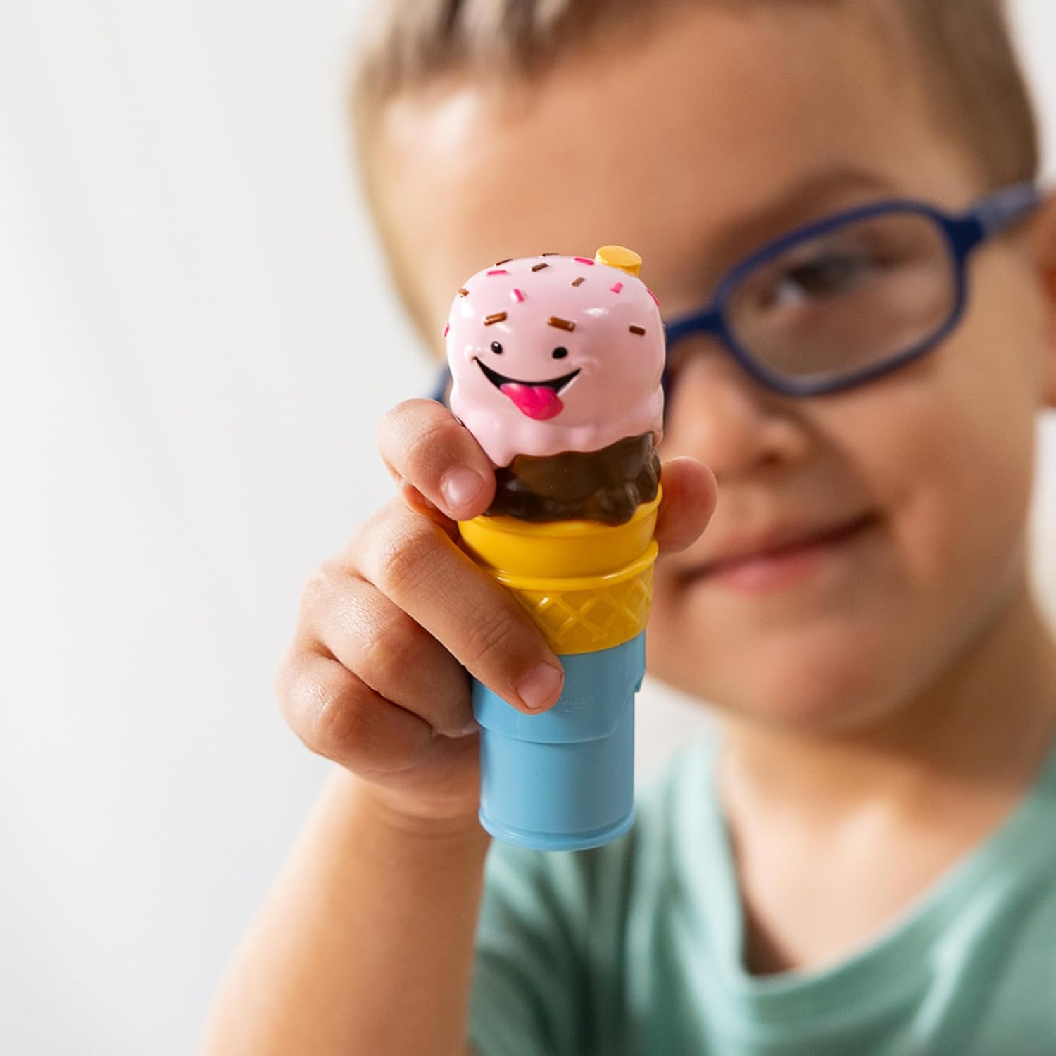 Melissa & Doug Sticker Wow! 24-seitiger Aktivitätenblock und Aufkleberstempel, 300 Aufkleber, Aktivität-Bastelspielzeug Sammlerfigur – Eiscreme