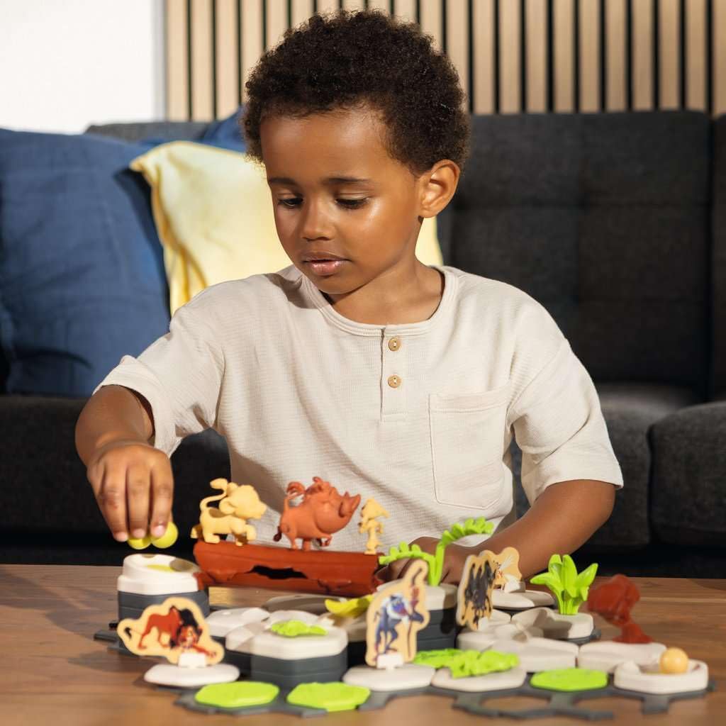 Ravensburger- Simba, Pumbaa, Timón GraviTrax Junior Extension Disney Lion King 23862-Pista de canicas para niños a Partir de 3 años, con Figuras del Rey León Mundial (23862