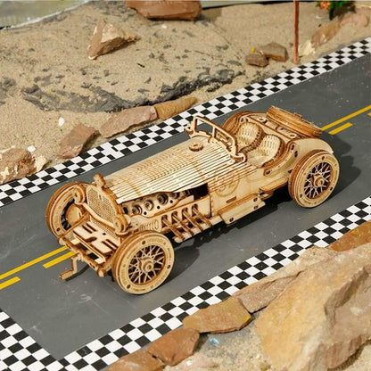 Robotime MC401 Vintage Grand-Prix-Auto aus Holz hergestellt, Maße: 22.8 x 15.3 x 1.2 cm, Teile: 220 Stück