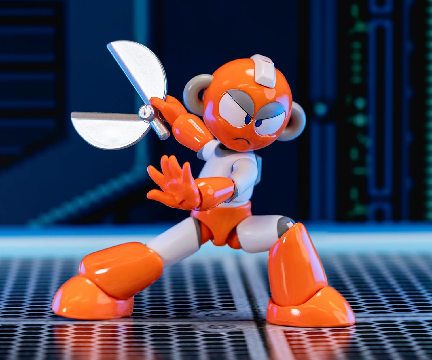 Jada Mega Man 4" Cut Man - 1:12 Scale Action Figure, Wave 2 – Over 15 Points of Articulation, Alternate Hands & Head, Rolling Cutter Accessory