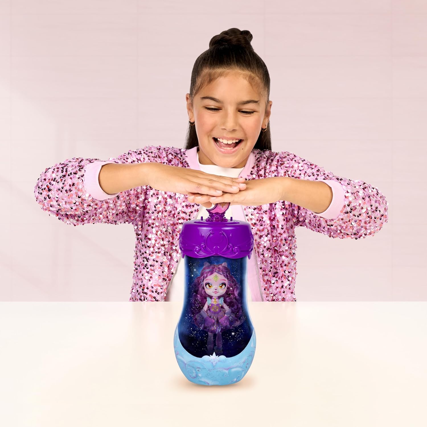 Magic Mixies Pixlings Shimmerverse-serie, maak en mix toverdrank om Catlyn de kat op magische wijze te onthullen, kijk hoe deze prachtige 6.5" Shimmerverse Pixling Fashion Doll in de drankfles