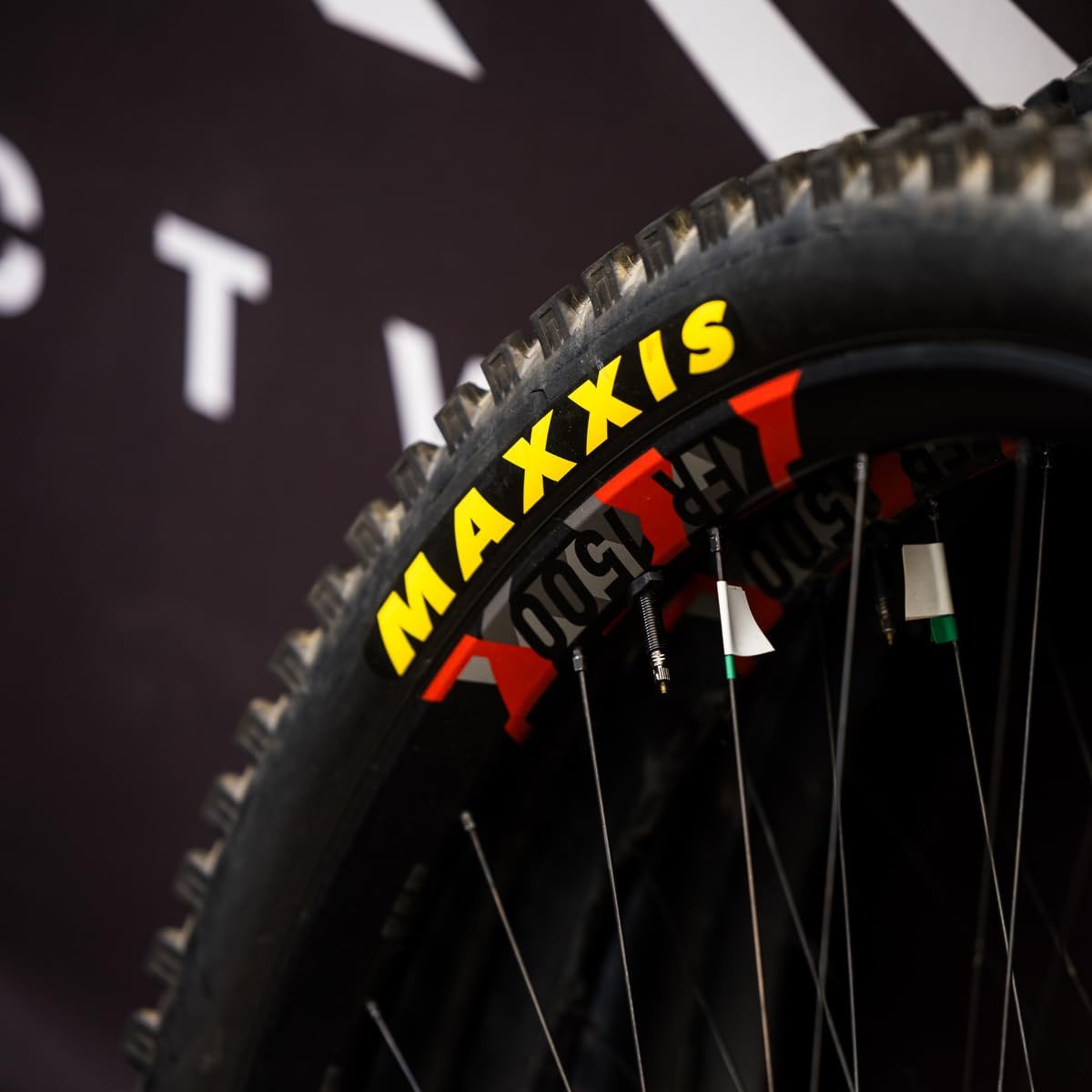 Minion Tyre DHR II (DH) - 27.5x2.50 WT - TR. Soft - 3C Terra/Tubeless Ready/DH