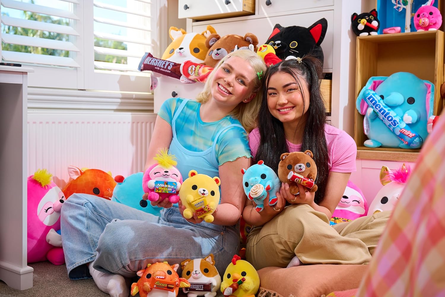 Snackles Small Sized 14 cm by ZURU Cuddly Squishy Comfort Plush with License Snack Brand Accessory (Random Assortment) Series 1 Wave 2