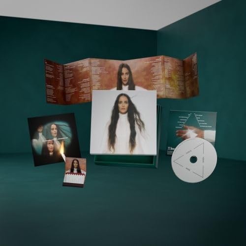 IGNIS-CD BOX JOYA: Caja rígida con interior en terciopelo verde+Pergamino reactivo al fuego+Bandeja Librillo fósforos personalizados+Desplegable con letras+Sobre rígido CD
