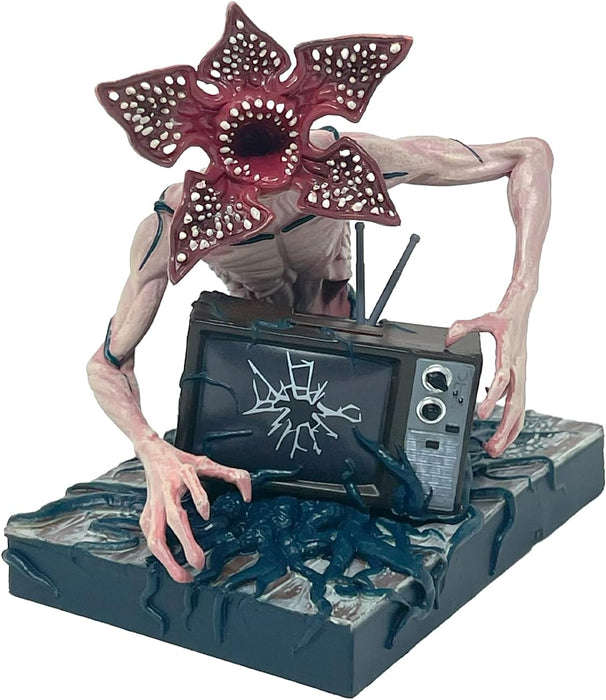 Neamedia Icons Netflix Chill Kit - Stranger Things, Official license, Fleece blanket, Collectible figurine, Stainless steel water bottle, Stickers board, gift idea for geeks and fans, christmas