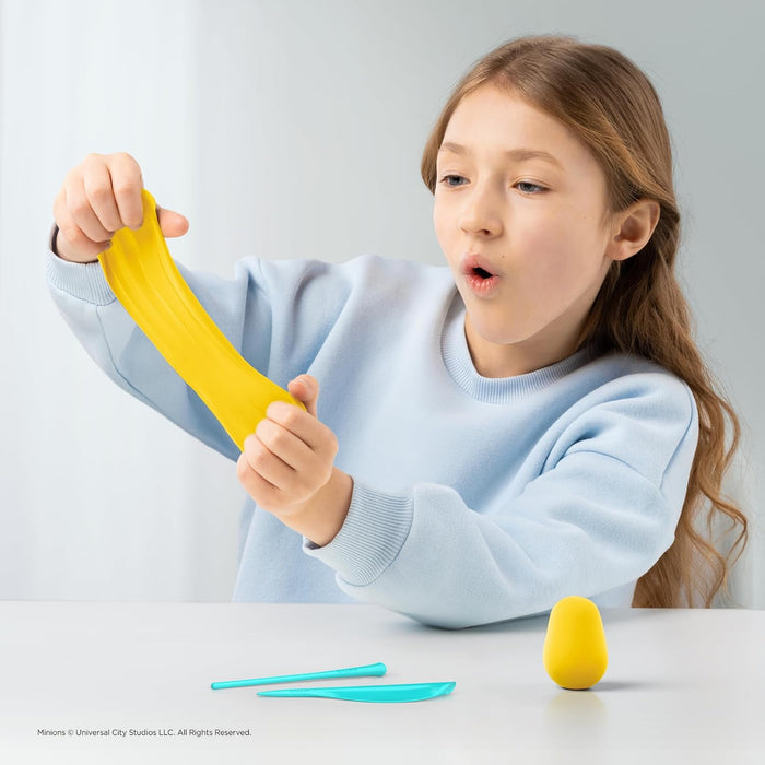 HEY CLAY & Illumination Presents Minions – Böser Minion – bunte Modelliermasse, lufttrocknender Ton für Kinder, lufttrocknender Ton, 5 Dosen und Modellierwerkzeuge mit lustiger, interaktiver Anleitung
