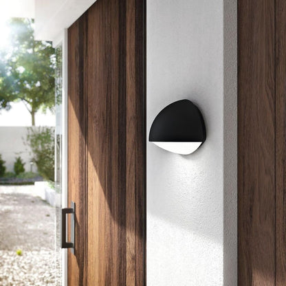 This half-moon Philips myGarden Dust LED wall light in aluminium finished in anthracite creates a subtle silhouette on your outdoor