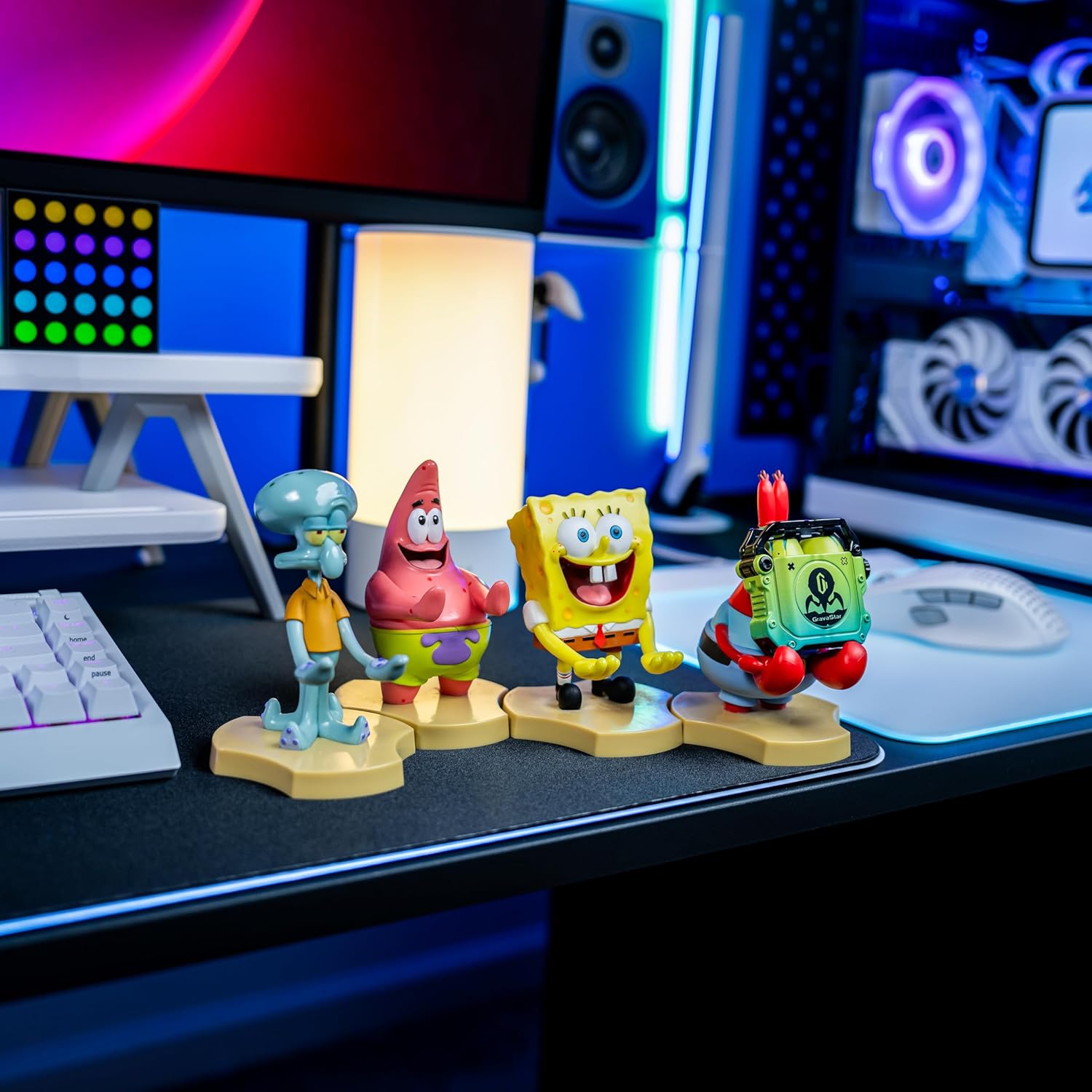 Cable Guys Holdem - SpongeBob SquarePants Mr. Krabs Collectible Small Tech Accessories & Phone Holder/Stand (iPhone, Samsung, Earbuds, Earphones