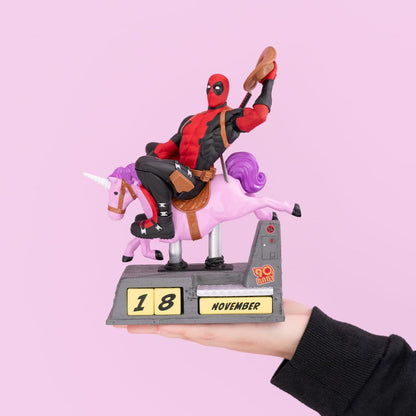 Grupo Erik Ewiger Kalender Marvel Deadpool Figur - 3D Kalender Tischkalender zum Aufstellen - Dauerkalender - Offizieller Demogorgon Marvel Fanartikel Büro Deko