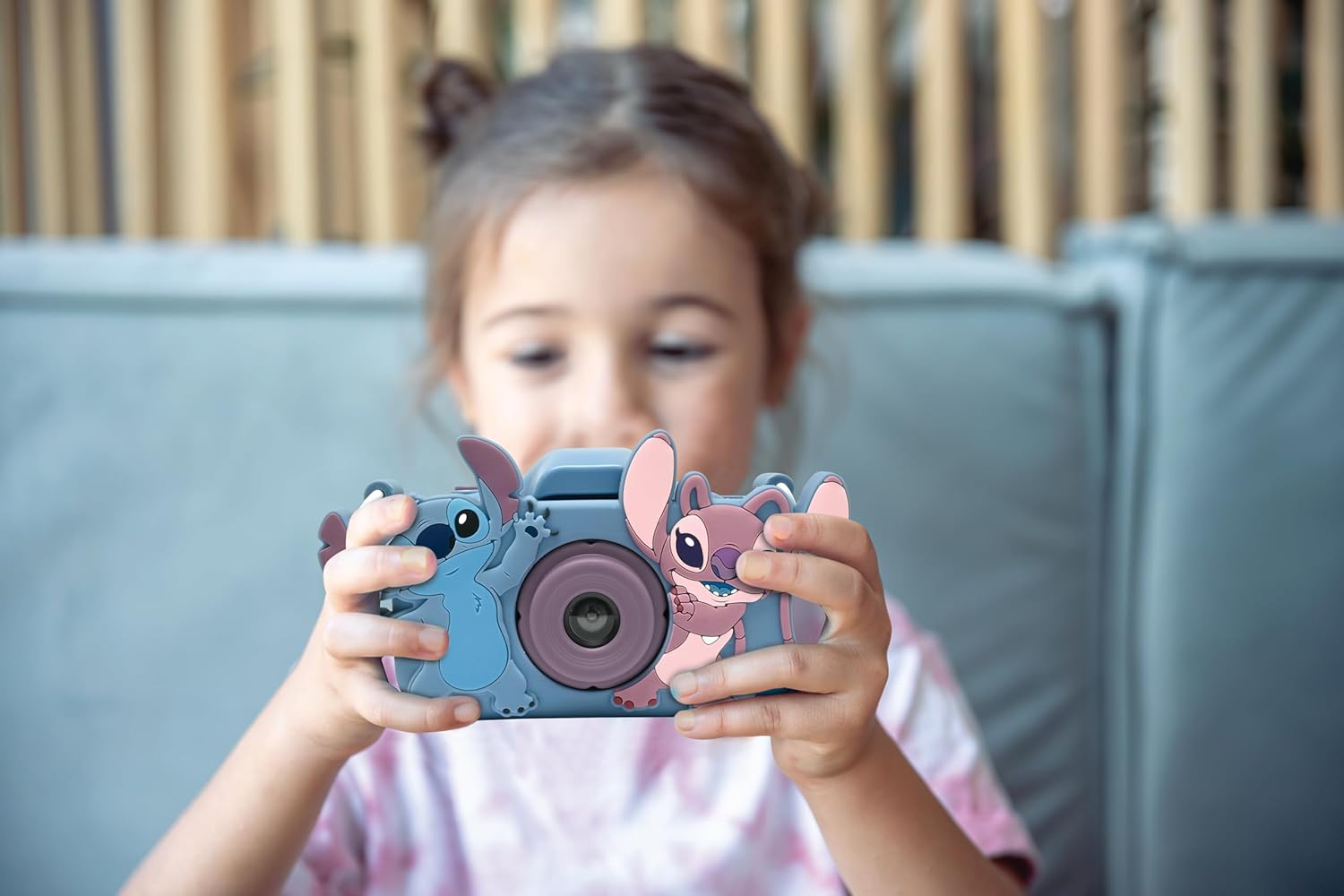 Lexibook, Disney Stitch, Cámara 4 en 1 para niños con protección, Funciones de Foto, Video, MP3 y Juegos, 15 Marcos para Personalizar Tus Fotos, Tarjeta de Memoria de 8 GB incluida, DJ078D
