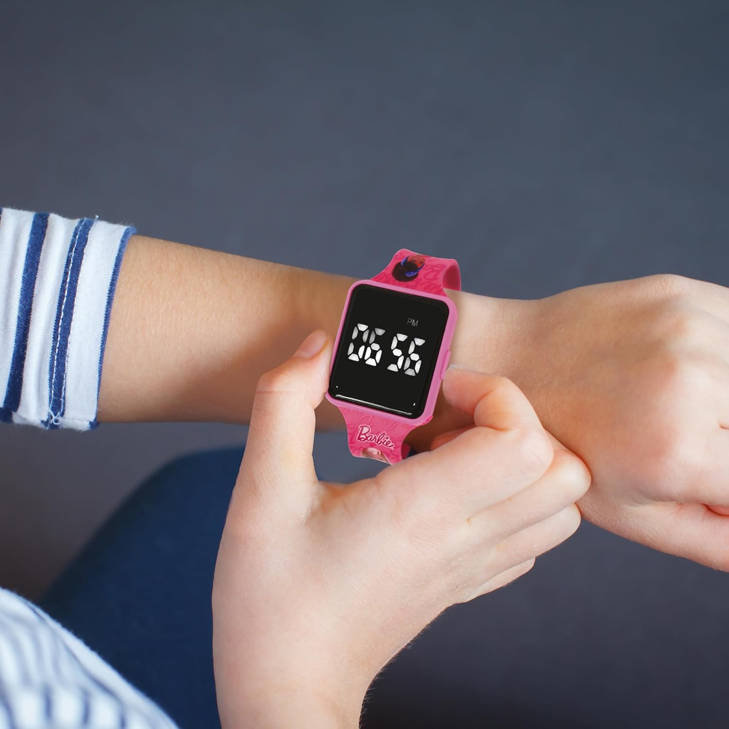 Lexibook - Barbie - Montre LED connectée - Bracelet ajustable