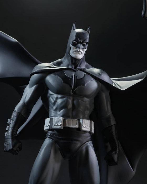 McFarlane Toys DC Direct Batman by Jorge Jimenez (Batman Black & White) Maßstab 1:10, Kunstharz-Statue