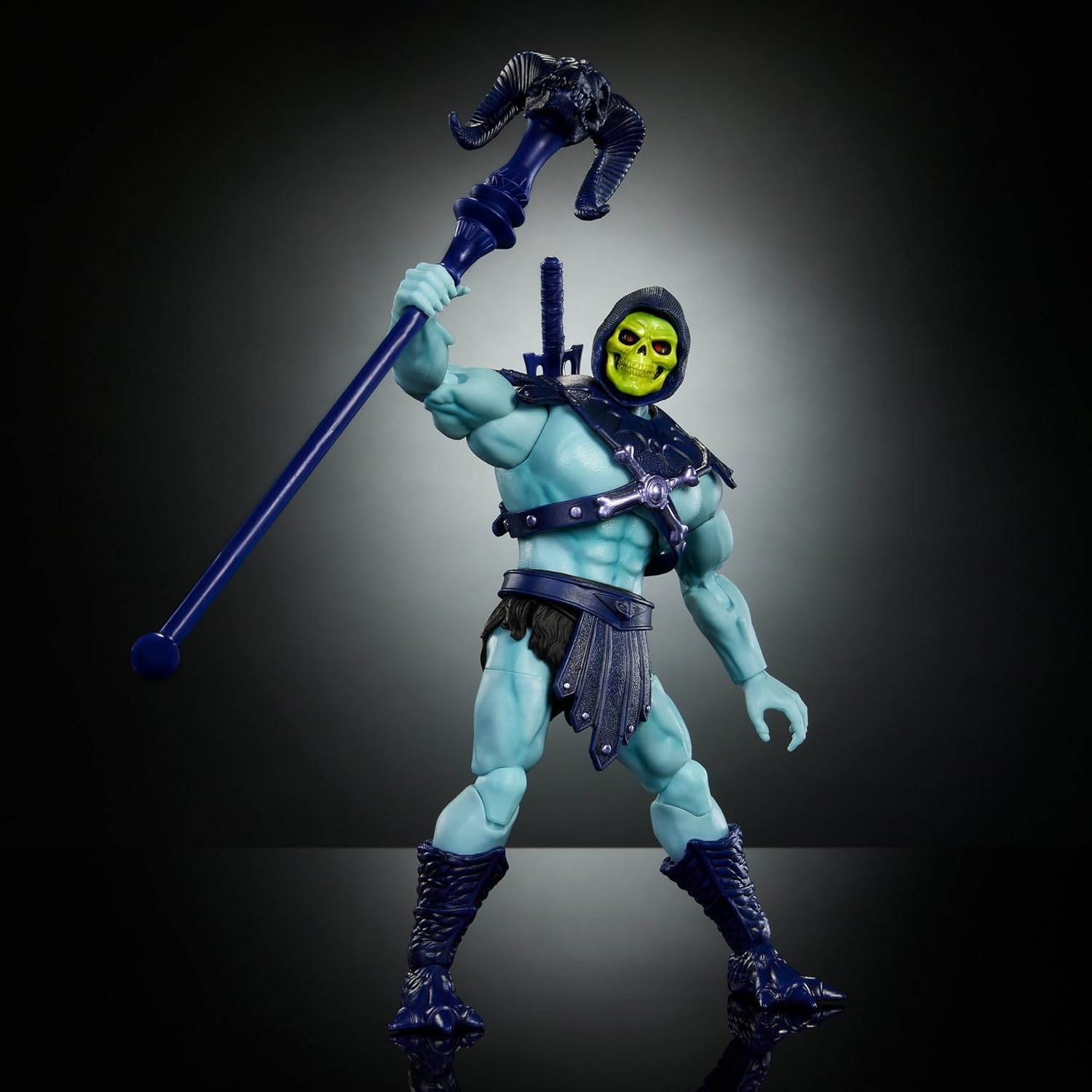 Masters of the Universe Masterverse Skeletor Vintage Collection 18 cm Action Figure with Accessories Sword and Staff - Blue and Purple
