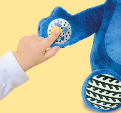 Clementoni Disney Stitch Grow with Me Plush, interactief sprekende Stitch pluche dier met geluiden en melodieën, rammelaar, tummy time-functie, babyspel, Prime activiteiten, pop met batterijen