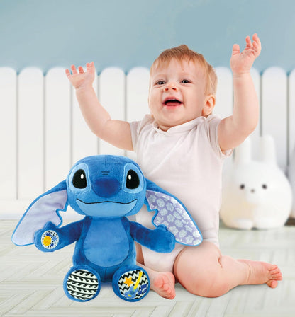 Clementoni Disney Stitch Grow with Me Plush, interactief sprekende Stitch pluche dier met geluiden en melodieën, rammelaar, tummy time-functie, babyspel, Prime activiteiten, pop met batterijen