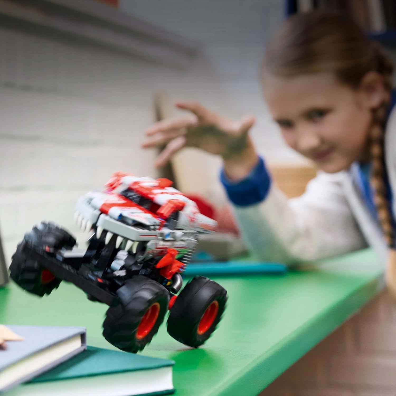LEGO Technic Monster Jam ThunderROARus con Motor de Carga Manual, Camión Monstruo Dinosaurio de Juguete, Vehículo para Espectáculo Monster Truck, Regalo para Niños y Niñas de 7 Años o Más 42200