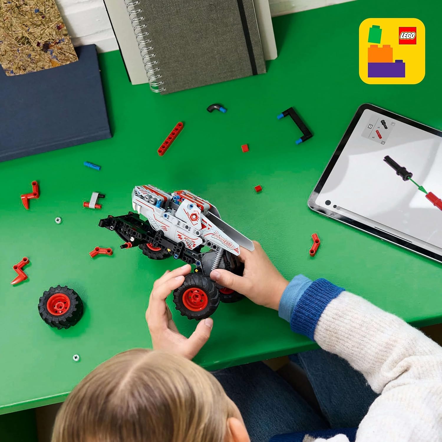 LEGO Technic Monster Jam ThunderROARus con Motor de Carga Manual, Camión Monstruo Dinosaurio de Juguete, Vehículo para Espectáculo Monster Truck, Regalo para Niños y Niñas de 7 Años o Más 42200