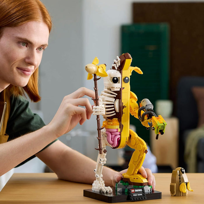 LEGO Fortnite Bananita Sbucciata - Kit di Modellismo per Adulti da Esposizione con Lancia-Vernice, Piccone e Supporto - Set di Costruzioni Fai Da Te da Collezione - Regalo per Gamer e Fan - 77072