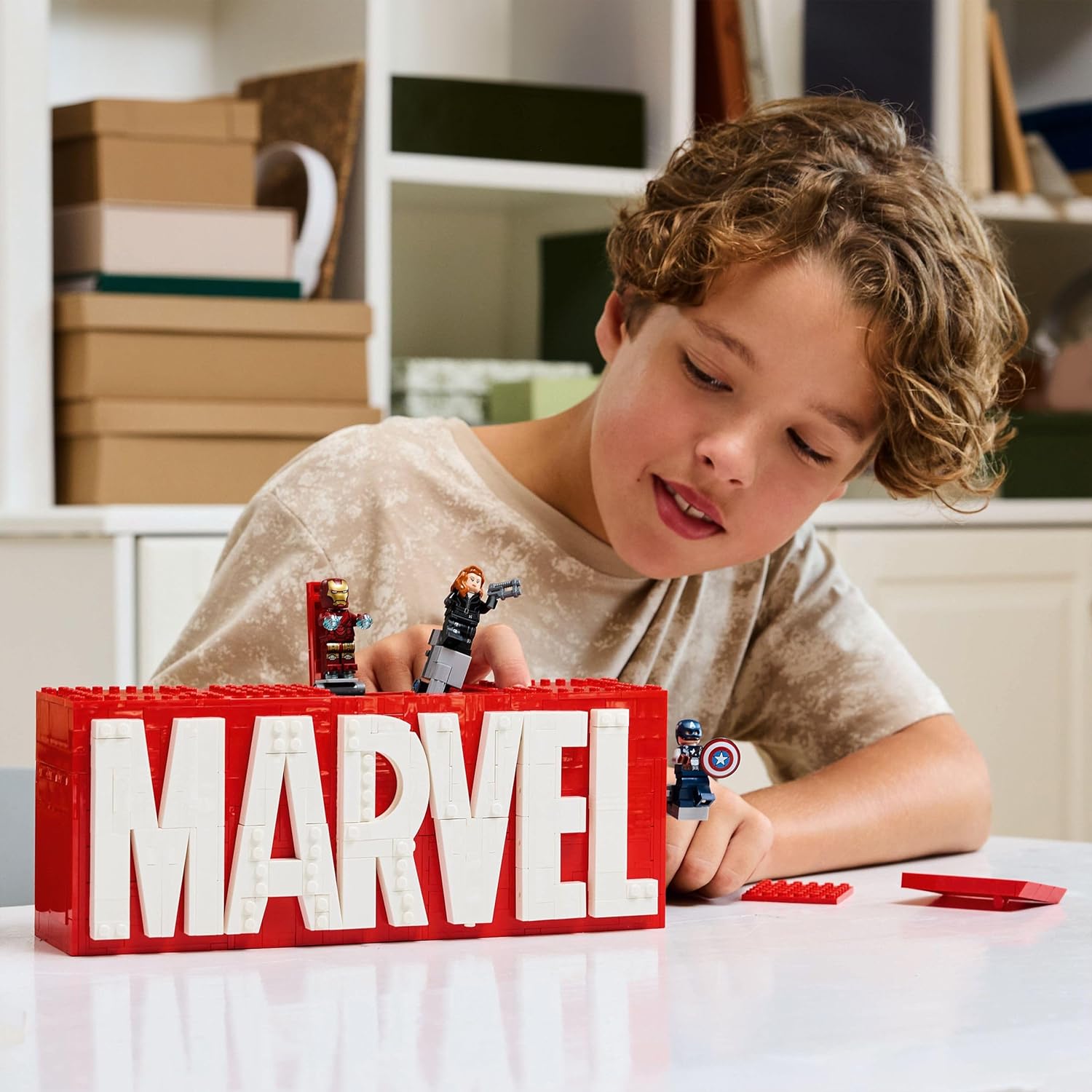 LEGO Marvel: MARVEL Logo & Minifigures - Super-Hero Building Toy with 5 Characters incl. Iron Man, Thor, Black Widow & Hulk - Avengers Gift for 12+ Year Old Boys, Girls & Teens 76313