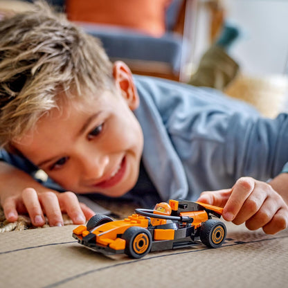 LEGO City F1 Rennfahrer mit McLaren Rennauto - Spielzeug Formel 1 Modell mit Rennwagen und Minifigur - Kleines Geschenk für Jungen und Mädchen ab 6 Jahren oder Motorsport Fans 60442