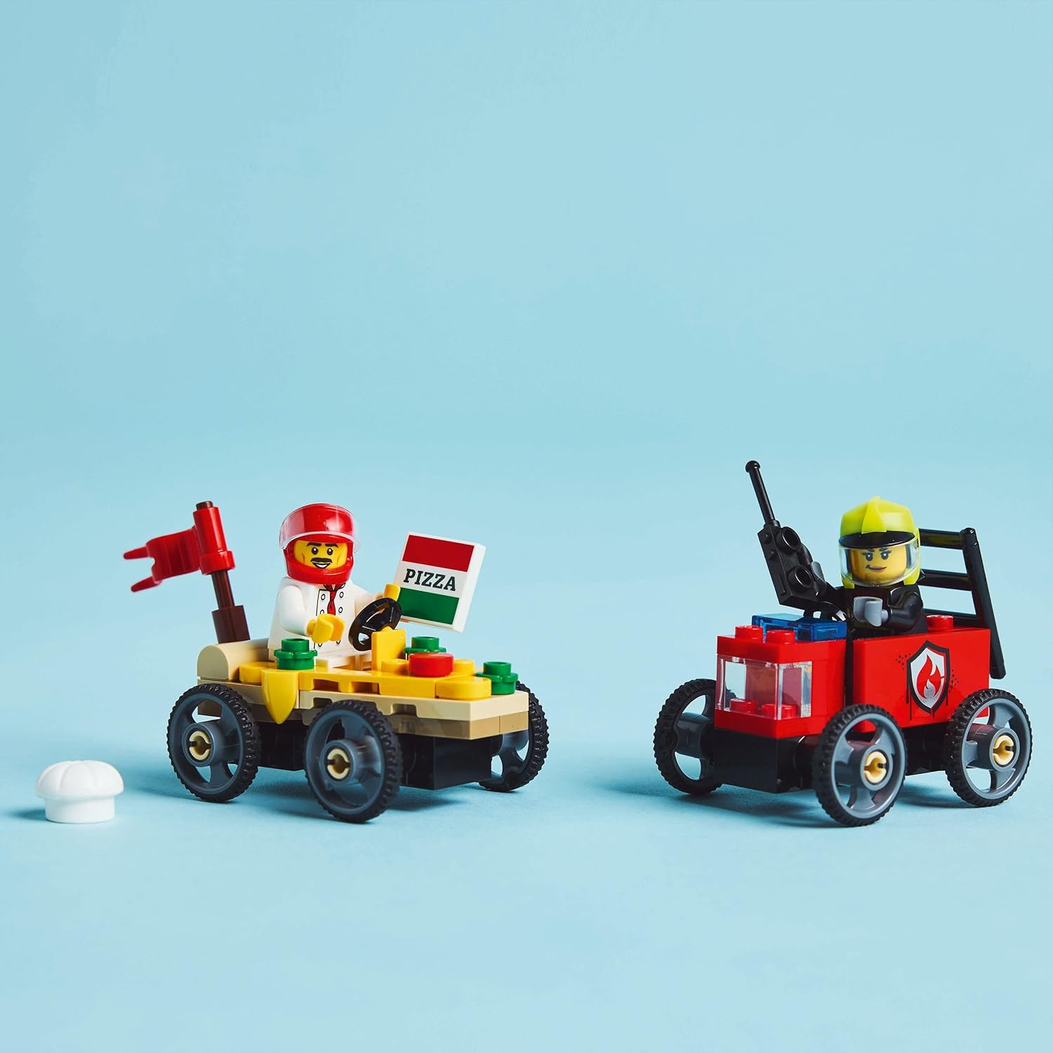 LEGO City Pizzalieferwagen vs. Löschauto - Seifenkisten Spielzeug für Mädchen und Jungen ab 5 Jahren - Bauset mit 2 Fahrer Minifiguren - Geschenk zum Geburtstag & für die Feiertage 60458