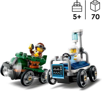 LEGO City Flugzeug vs. Krankenhausbett Rennwagen Set - Seifenkisten Spielzeug für Jungen und Mädchen ab 5 Jahren - Bauset mit 2 Minifiguren - Geschenk zum Geburtstag & für die Feiertage 60459