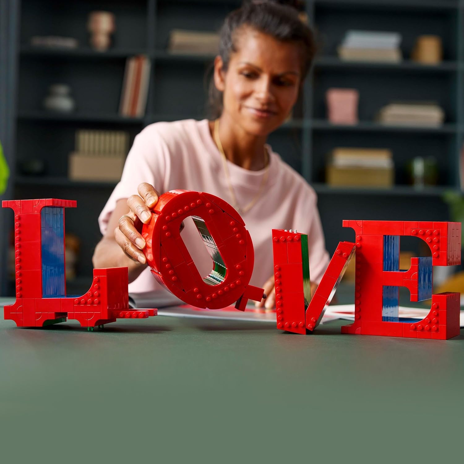 LEGO Art LOVE Bouwpakket voor Volwassenen, Kantoor Decoratie en Woonaccessoire, Cadeau voor Haar en Hem voor Valentijn, Creatieve Hobby, Bloemen Boeket Model om Alleen of Samen te Knutselen 31214