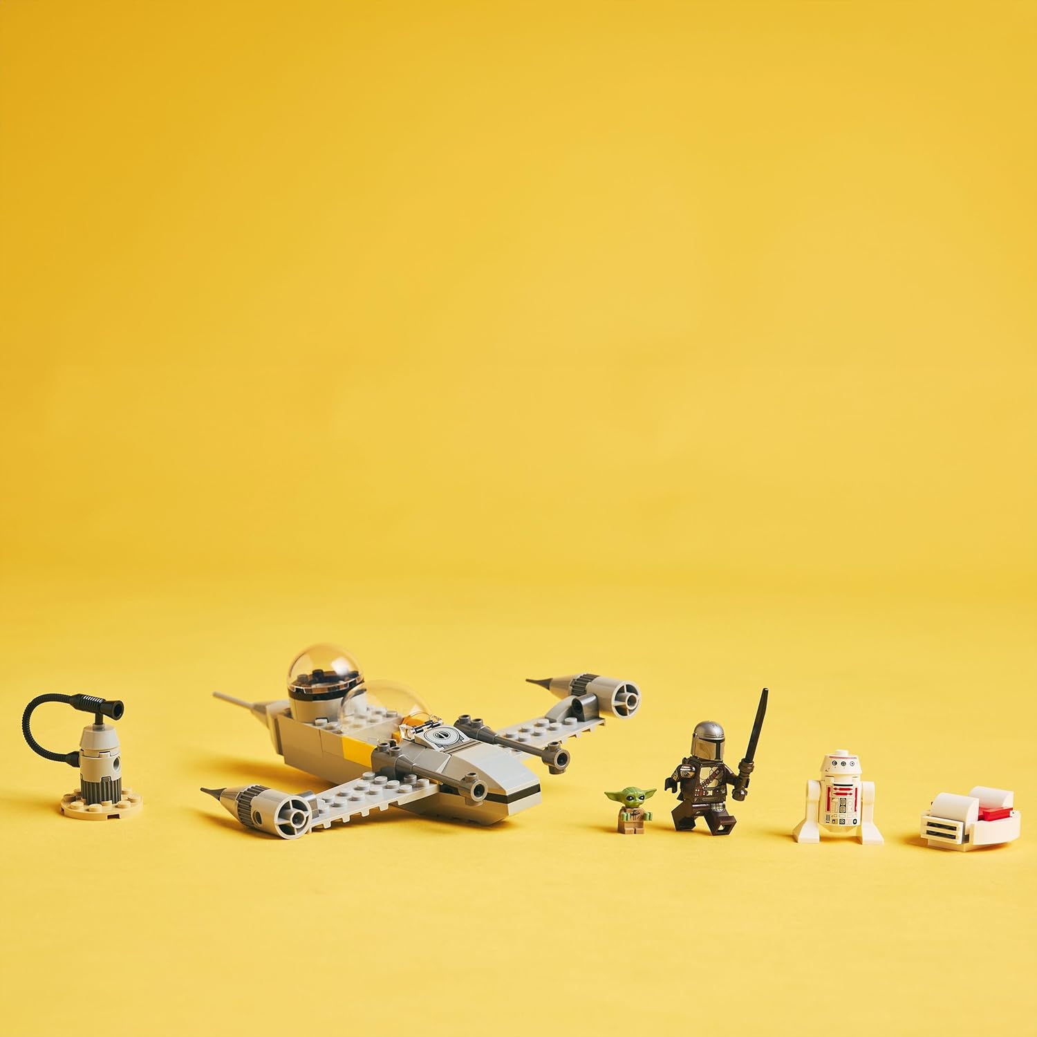 LEGO Star Wars 75410 Mando and Grogu’s N-1 Starfighter Building Toy with The Mandalorian Minifugure, Grogu & R5-D4 Figures, plus a Brick-Built Fueling Station, Playset for 4+ Year Old Boys & Girls