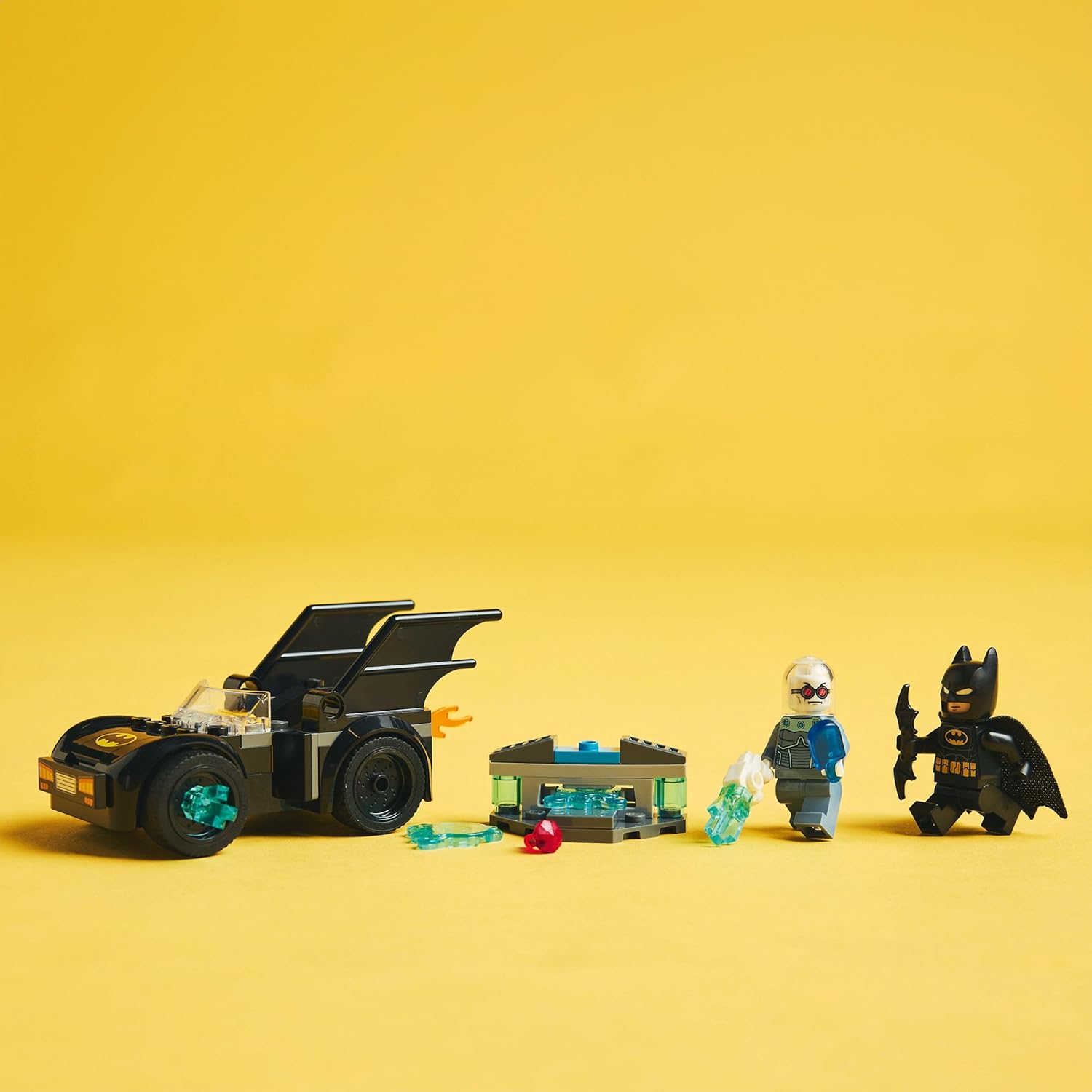 LEGO DC Batman e Batmobile Contro Mr. Freeze - Macchina Giocattolo del Supereroe con 2 Minifigure, Accessori e Starter Brick per l'Auto, Giochi per Bambini e Bambine da 4 Anni in su, Idea Regalo 76301