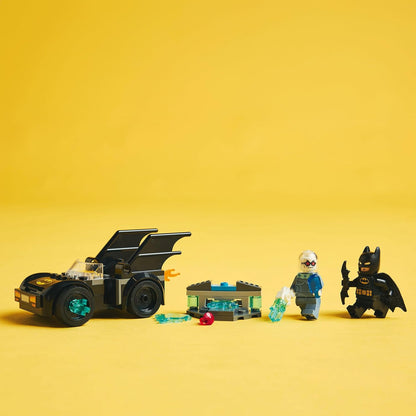 LEGO DC Batman e Batmobile Contro Mr. Freeze - Macchina Giocattolo del Supereroe con 2 Minifigure, Accessori e Starter Brick per l'Auto, Giochi per Bambini e Bambine da 4 Anni in su, Idea Regalo 76301