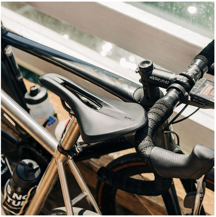 Fizik Tempo Aliante R5 Road Bike Saddle, Carbon Reinforced Shell with Alloy Rails, 155mm Width, Black