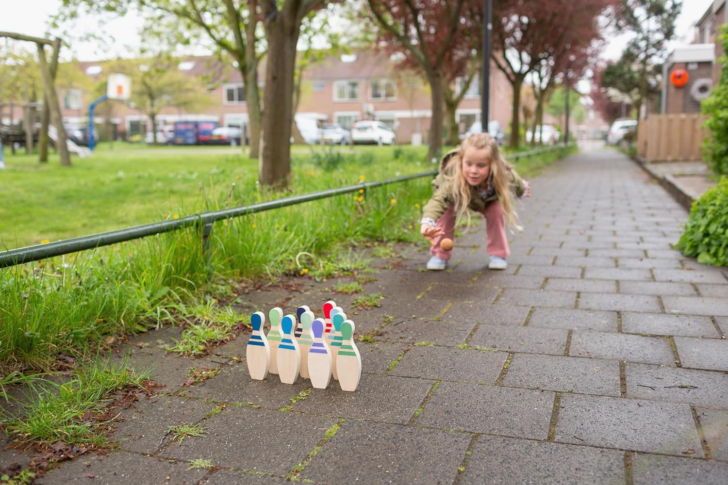 BS Toys Houten kegelspel, indoor- en outdoorspeelgoed, bevordert teamwerk en patroonherkenning, voor kinderen vanaf 3 jaar en ouder, 2-4 spelers