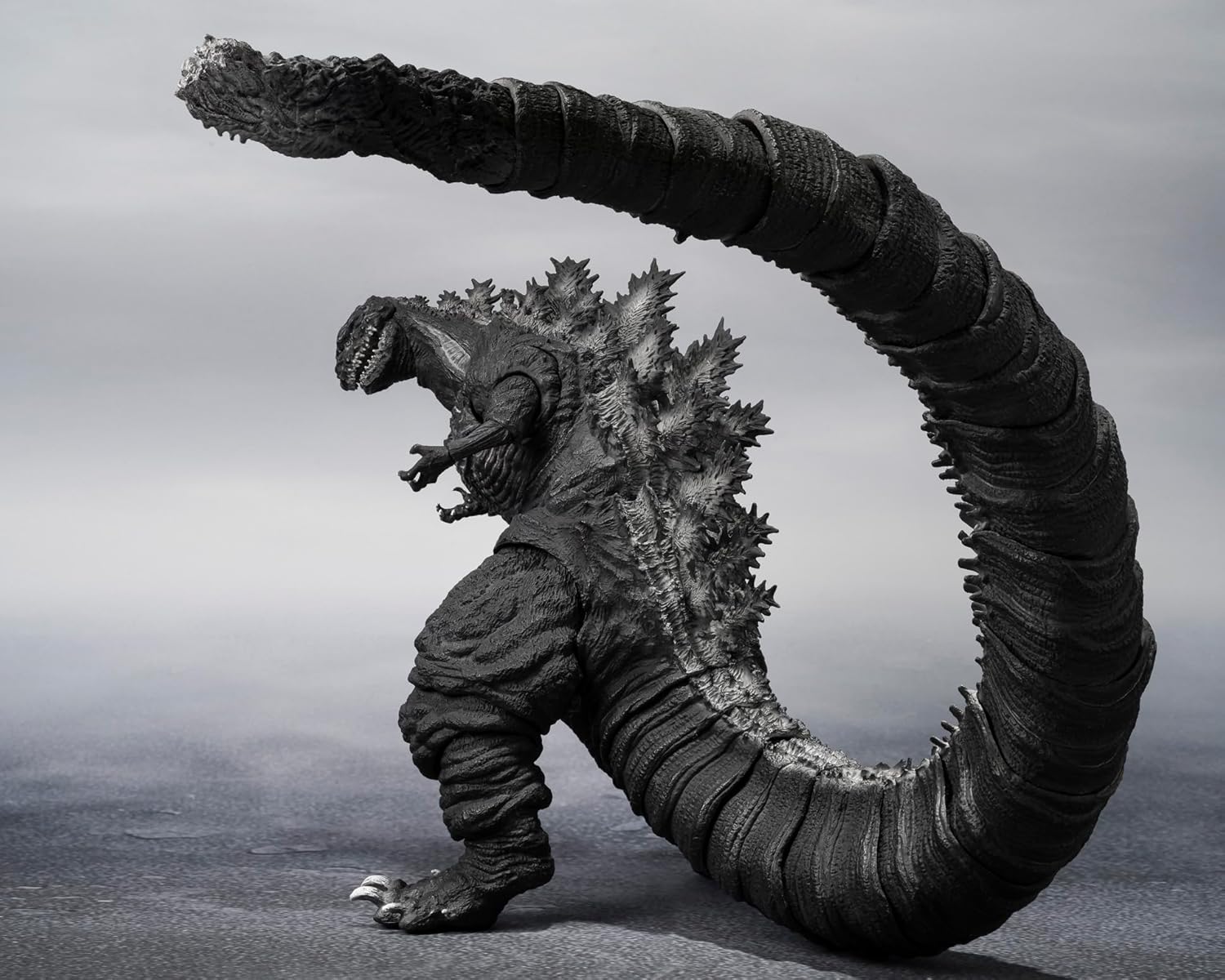 Bandai Tamashii Nations Godzilla Figurine S.H. MonsterArts Godzilla (2016) The Fourth Orthochromatic Version 18 cm